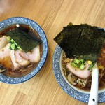 らーめん森や。 - 左がはるゆたか味玉醤油(チャーシュー増し)、右が子供のはるゆたかちびらーめん醤油