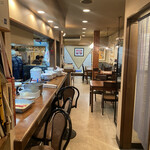 洋食屋 - 店内　1/2