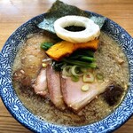 カリフリ背脂と煮干しの三ツ星醤油らーめん(チャーシュー増し)