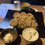 酒と板そば ともしび - 辛味大根おろしつゆ480円