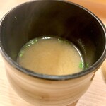 赤坂 鮨 ふくなが - あら汁・魚の脂とアラから出た出汁に味噌が絶妙に絡んで美味しい