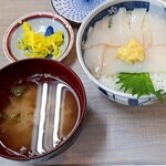 朝市食堂 二番館 - イカ刺丼　550円