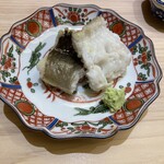 兄弟寿し - 目の前で骨切り、良いリズム