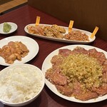 炭火焼肉市場 済州家 - 