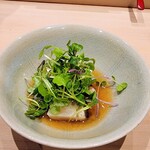 鮨　縁 - 鰆の炙り、香草、かいわれ大根