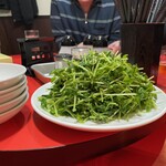 海華 - 料理写真:豆苗の何やら？胡麻油だったかなぁ？うまぁ〜