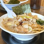 椿ラーメンショップ - 焦がしネギ肉ラーメン横から