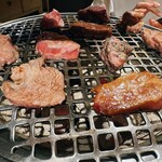 大衆炭火焼肉ジンギスカン ホルモン酒場 風土. - 