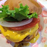 TEDDY'S Bigger Burgers - チェダーチーズプレミアムバーガー
