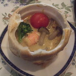 ビストロ やまもと - ココットのパイ焼きの中