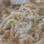 喜一 - 中太麺がスープに絡む