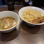 らーめんONE - 海老つけ麺 中盛り300g 930円♪ 1年間大変お世話になりました^ ^ 良いお年を♪