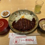 名古屋名物 みそかつ 矢場とん - ロースカツ定食（味噌汁→豚汁）