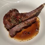 ビレッジ - ラムチョップやわらかくて、骨離れよくて赤ワイン進むー！