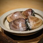 温石 - 大きなお皿が4個でいっぱいになる巨大な大和蛤。殻をもらってきたかったな・・・