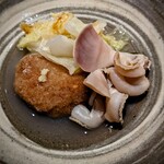 温石 - 塩気は蛤のみ、甘みは白菜から。鍋イッパイ食べられるわ～。