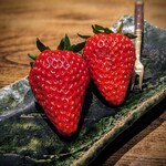 温石 - 完熟とちおとめ。芳香を放っています。