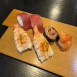 Tomosei - マグロ、赤貝、海老