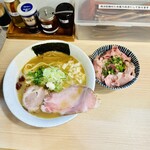 とんぼ庵 - 【濃厚魚介豚骨しょう油らぁめん（限定）×今日のめし（レアチャーシュー丼）】
