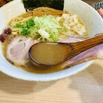 とんぼ庵 - 【濃厚魚介豚骨しょう油らぁめん＝スープ】