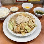 Nikuyasai Itame Bejirou - ポン酢定食、野菜マシ、豚肉大盛り、背脂大脂、生卵、コールスロートッピング