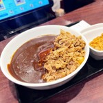 吉野家 - 肉だく牛黒カレー