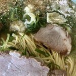 江ちゃんラーメン - ニンニクは一個クラッシュ！