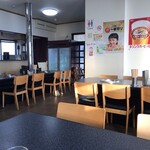 長秀屋 - テーブル席