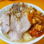 ラーメンエース - ラーメン＋マーボー ニンニク少し、焦がしアブラ