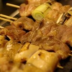 Tenya Wanya - 【焼き鳥1本　120円～】　つくね串が名物です！