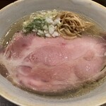Ooiso Umi Soba - 大きなチャーシューが目を引くがその奥にうまうまスープが！
