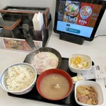 吉野家 - 「Wハムエッグ牛小鉢定食」(666円税込)+「あさり汁変更」(110円税込)