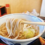 さぬき麺業 - ツルッとした二八タイプ
            お店のウリの石挽きそば