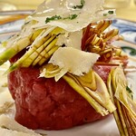 Ristorante Enoteca Migone - タルタルには生のカルチョーフィがどさっと乗っていました