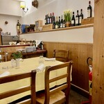 Ristorante Enoteca Migone - 案外店内広くてゆったりしています