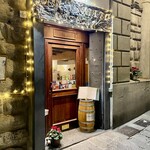 Ristorante Enoteca Migone - サン・マッテオ広場のすぐ脇にあるオステリアです
