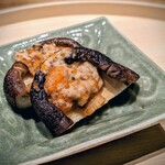 温石 - 藤枝玉取椎茸の炭火焼　赤座海老の味噌と玉子をたっぷりかけて。