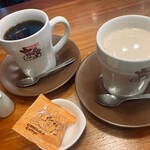 Komedako Hiten - 左からアメリカンコーヒー、豆菓子、ミルクコーヒー。