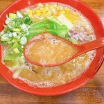 麺やコリキ - 濃みそラーメン（バターコーントッピング）のスープ