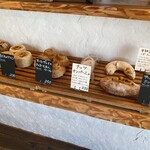 天然こうぼぱん とことこ - 黒い札が、今月のNew Faceなパン達なリンリン(･･;)