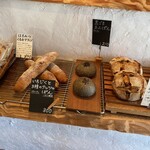 天然こうぼぱん とことこ - 黒ごまあんぱんまん、甘さ控え目で、バリ旨(^^)v