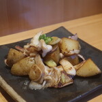 こころや - アオリイカと新ジャガイモの塩胡椒炒め