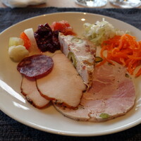 KOBE KITANO TERRASSE - サラミとピクルスが美味しかったぁ♡