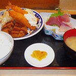 あかちょうちん - メンチカツ・エビフライ，刺身(日替り定食) １１００円．