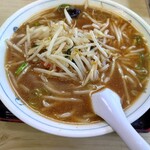 藤家 - 具も麺もスープもたっぷりで熱々の味噌ラーメン