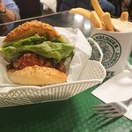 ラッキーピエロ 本町店 - チャイニーズチキンバーガー／ラキポテ