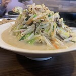 満月食堂 - ちゃんぽんの野菜の量を見よ！