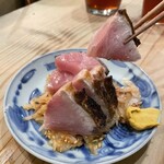 食堂 おがわ - “鰤のタタキ”。熟成感といい、火の通り方といい、辛子とのマッチングといい…。ここの鰤のタタキほど美味い鰤のタタキは日本中探しても無いと思います。