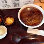 手打蕎麦 たじま - かけそば 800円、トッピング生卵 50円(税込)、天かす無料