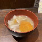 Taishuusakaba Rasubegasu - お通しは味濃いめの豚汁＠500円